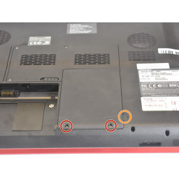 Замена панели крышки жесткого диска Toshiba Qosmio X505-Q860